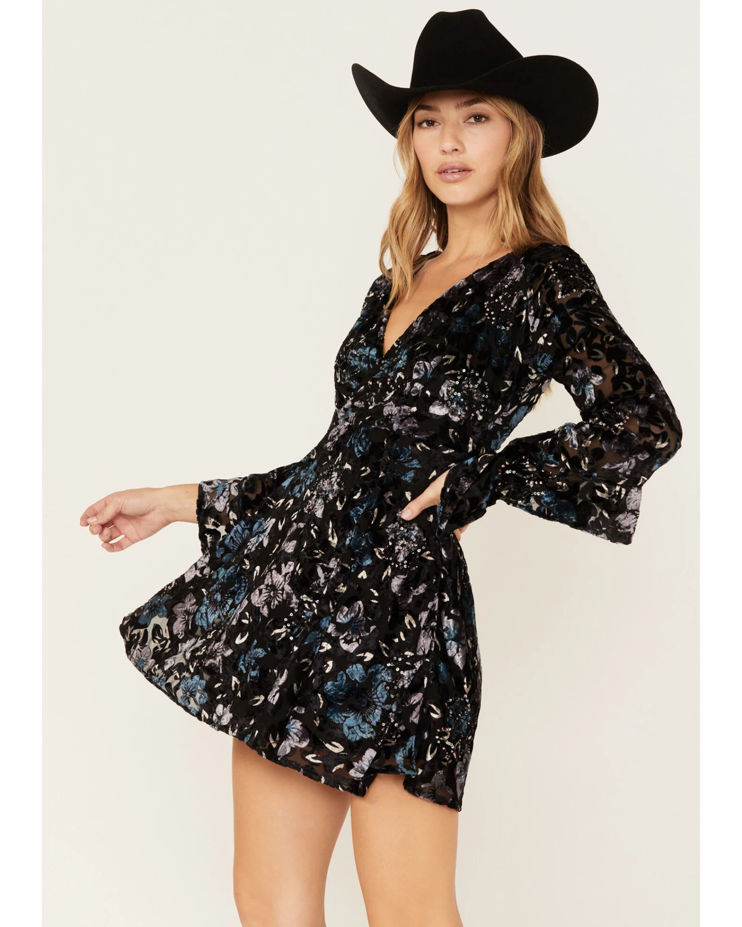 Shyanne Women's Flare Sleeve Burn Out Velvet Dress - Image 4