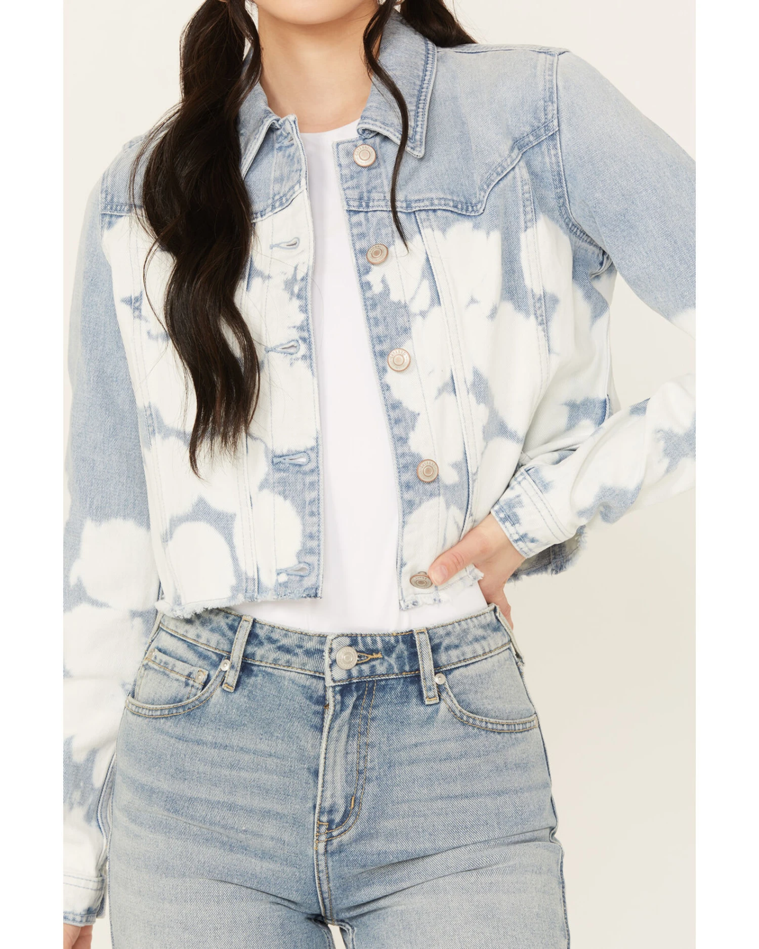 Shyanne Women's Light Wash Relaxed Cropped Denim Jacket - Image 3